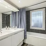 Rooftop Pool, Private Garden, At The Beach! Appartamento