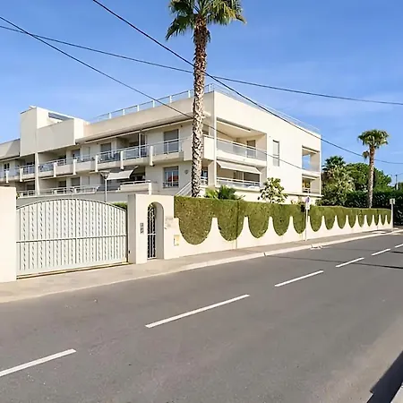 Rooftop Pool, Private Garden, At The Beach! Apartmán *