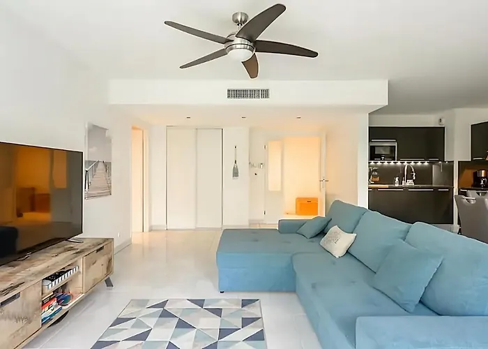 Apartmán Rooftop Pool, Private Garden, At The Beach! *
