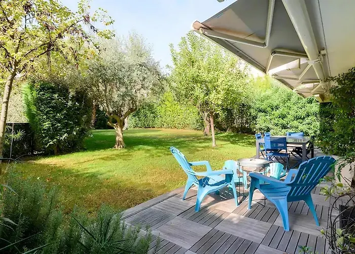 Rooftop Pool, Private Garden, At The Beach! Apartmán