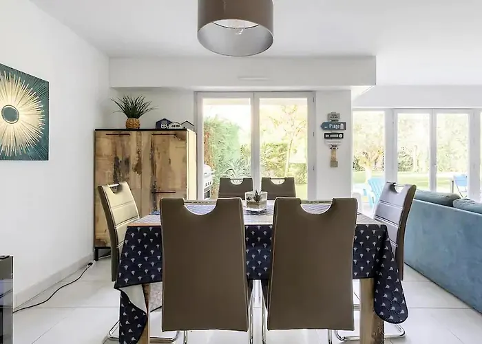 Apartmán Rooftop Pool, Private Garden, At The Beach! *