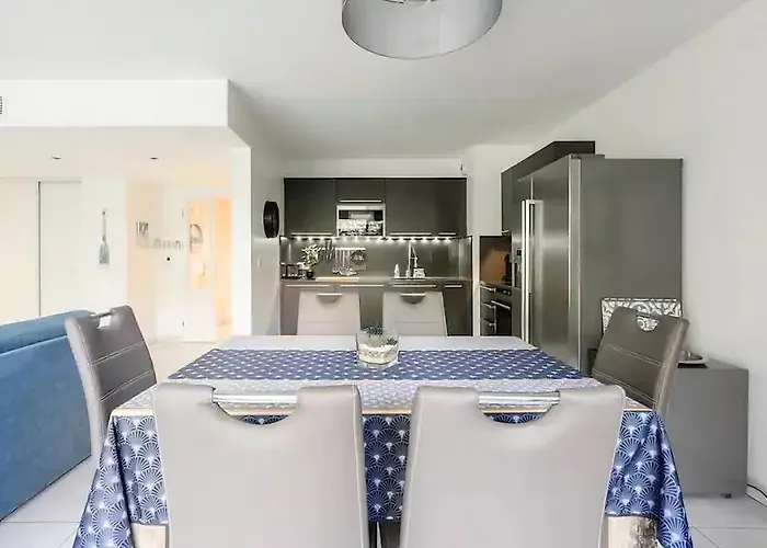 Apartmán Rooftop Pool, Private Garden, At The Beach! *