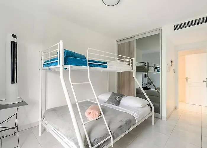 Apartmán Rooftop Pool, Private Garden, At The Beach!